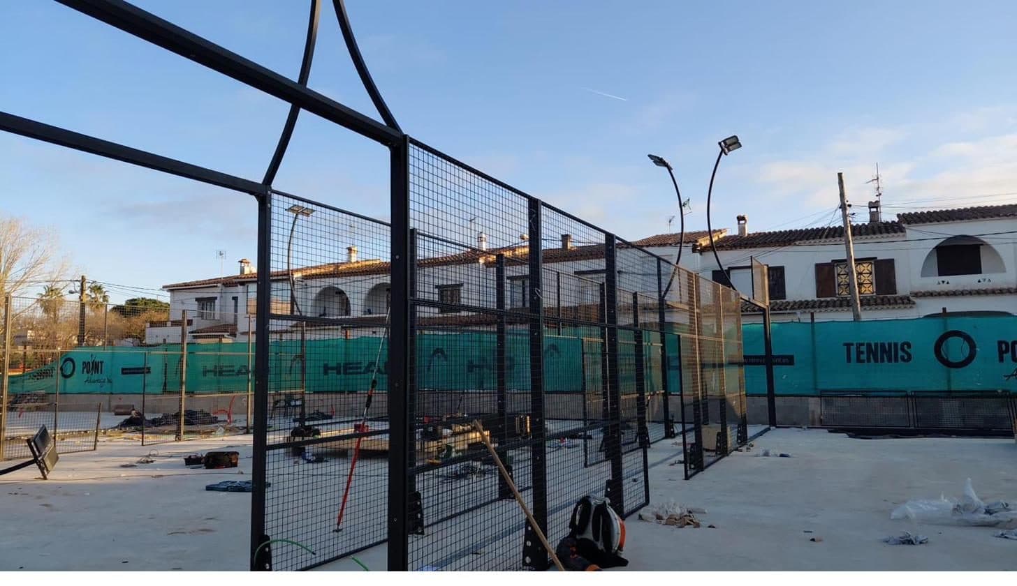 Instalación municipal con varias pistas de pádel cubiertas